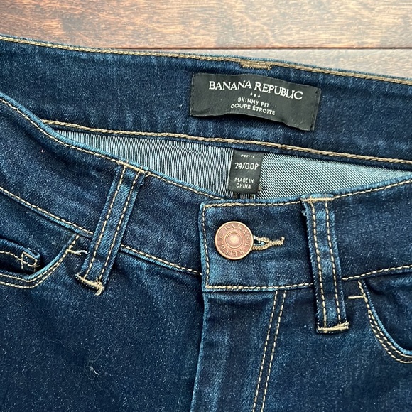 Banana Republic Petite Skinny Fit Jeans. Size 24/00Petite. - Picture 3 of 4